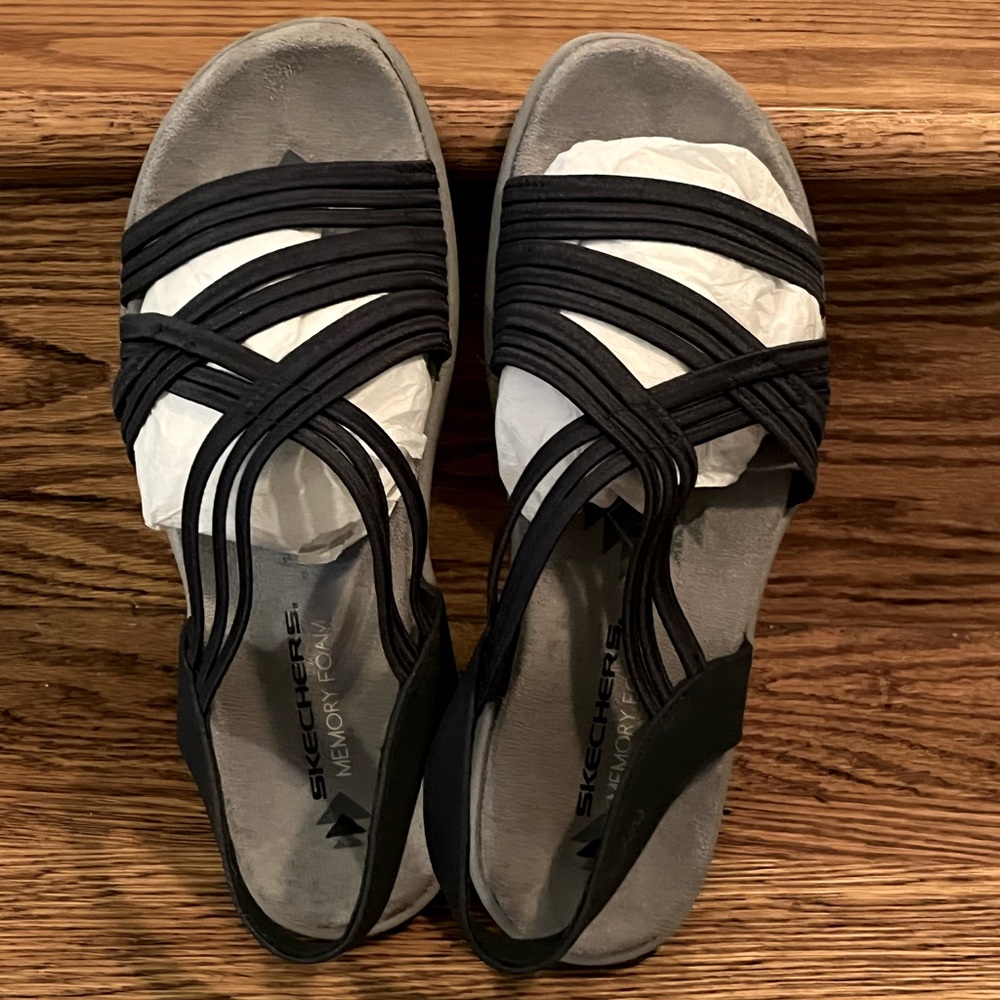 Skechers Women's Reggae Simply Stretch Black Sandal, Size 6